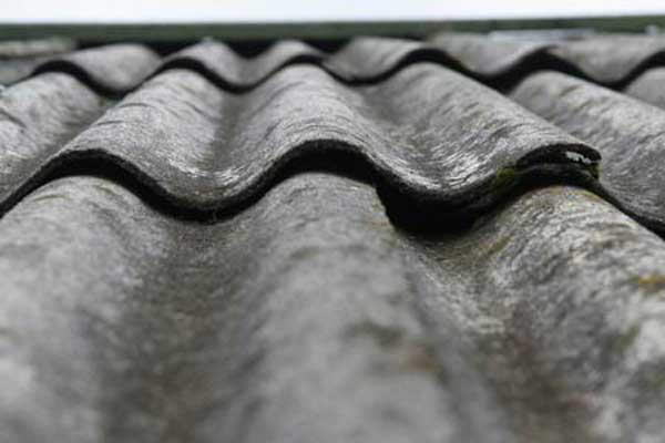 Чем и как заделать трещину в шифере на крыше: ремонт шиферной крыши .