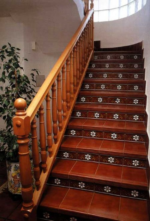 Лестница из плитки в частном доме фото