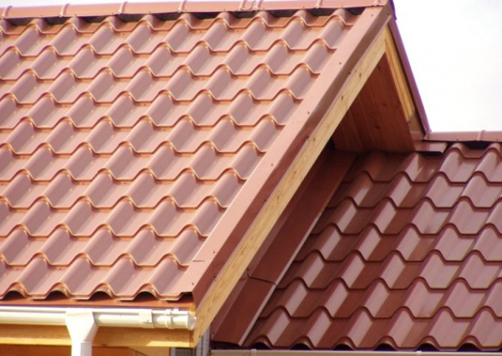 Как правильно ухаживать за покрытием крыши металлочерепицей