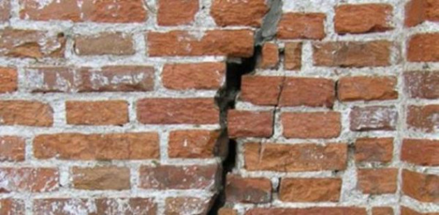 Как укрепить треснувшую стену