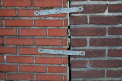 Как укрепить стену из кирпича