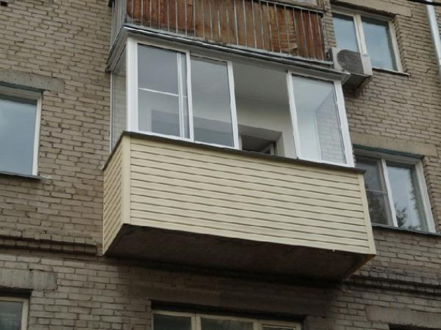 Почему именно сайдинг для балкона: плюсы материала