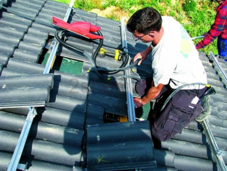Установка солнечных батарей на крыше в частном доме
