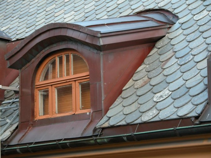 Монтаж мансардного окна в металлочерепицу