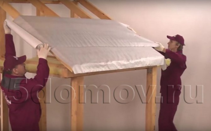 Как правильно укладывать пароизоляцию для крыши