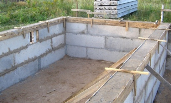 Руководство как построить фундамент для гаража из блоков