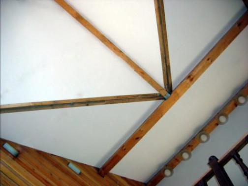 Как устроен балочный потолок