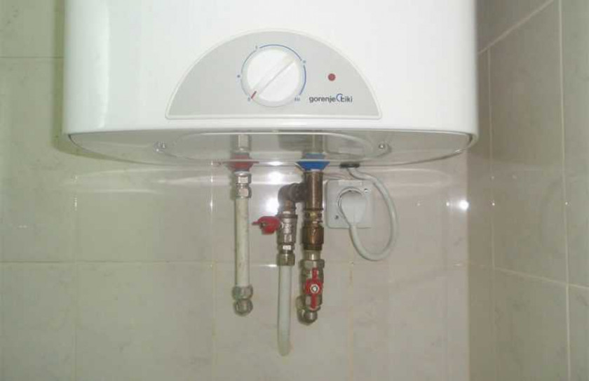Как слить воду из нагревателя при разных видах подключений?