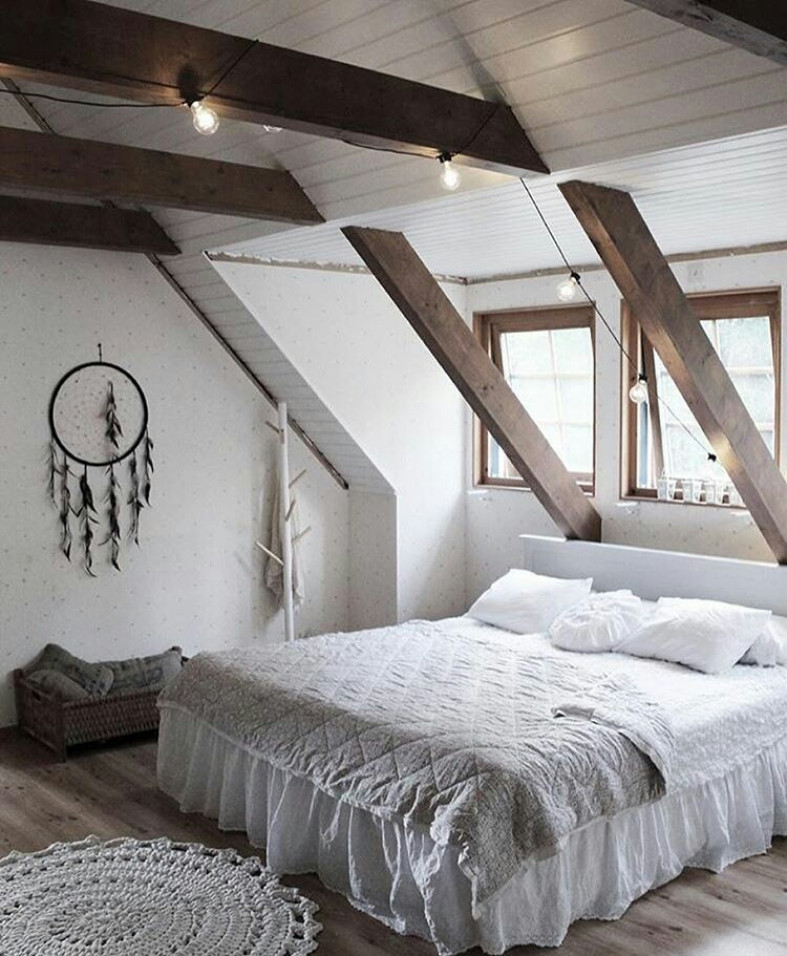 Конические спальни — где поставить кровать?