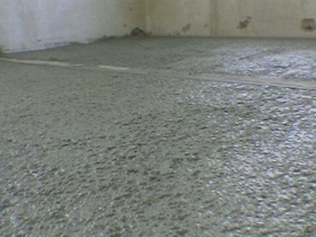 Какими достоинствами и недостатками обладают бетонные полы