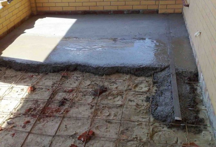 Какими достоинствами и недостатками обладают бетонные полы