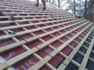 Из каких элементов состоит конструкция крыши деревянного дома
