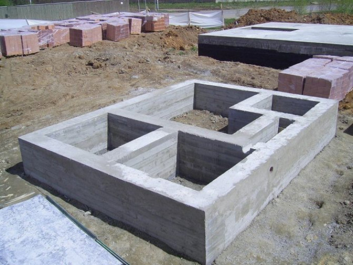 Какой бетон на фундамент лучше применять при постройке частных домов