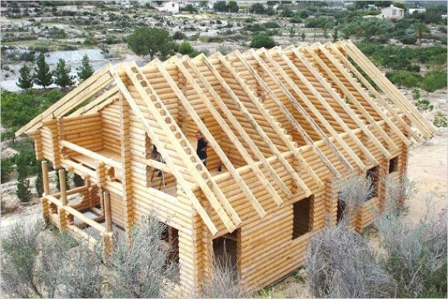 Наслонные и висячие крыши деревянных домов
