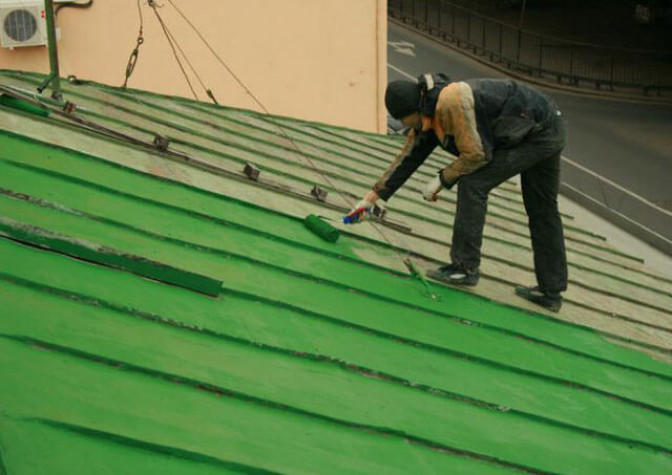 Необходимость покраски металлической крыши