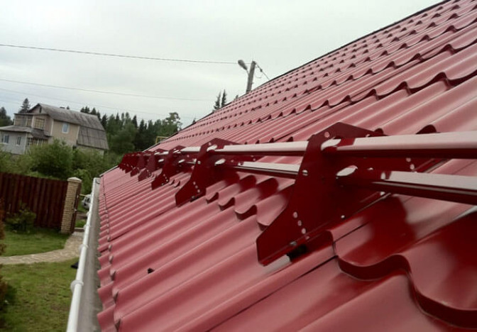 Как выполнить монтаж снегозадержателей на металлочерепицу – правила крепления на крыше