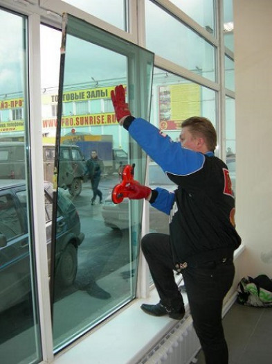 Как затонировать стекла балкона своими руками