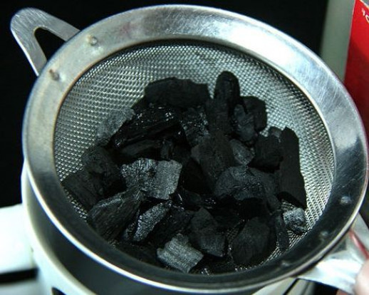 Почему уголь хорошо очищает жидкость?
