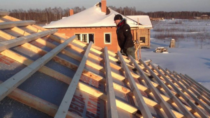 Можно ли крыть крышу зимой?
