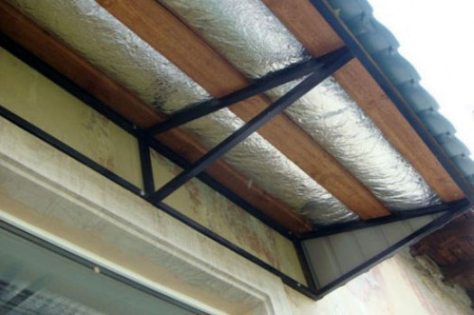 Особенности шумоизоляции крыши дома из профнастила