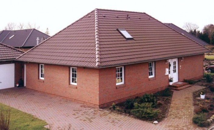 Преимущества четырёхскатных крыш перед двускатными конструкциями