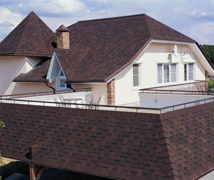 Преимущества четырёхскатных крыш перед двускатными конструкциями