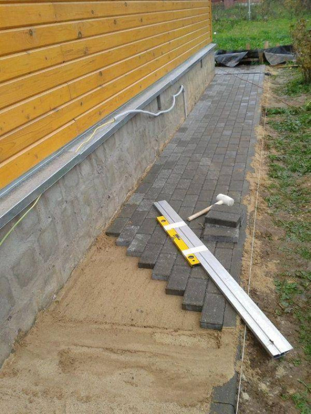 Как сделать отмостку из бетона вокруг дома
