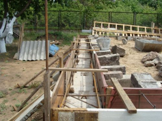 Пример строительства и гидроизоляции сборной ленточной несущей конструкции