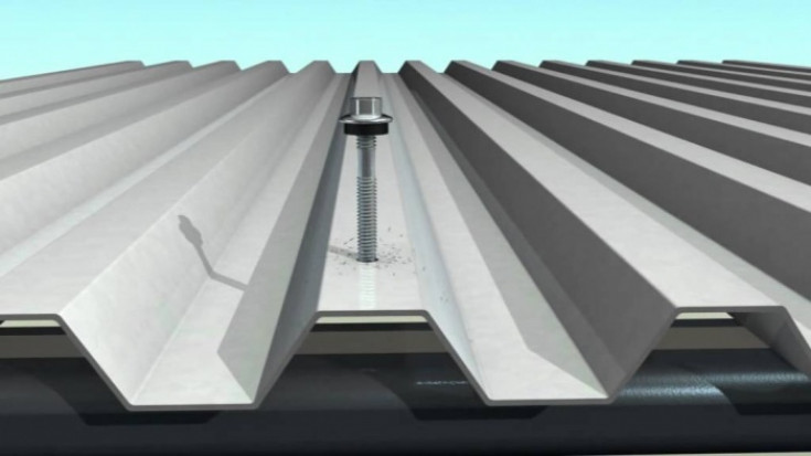 Необходимые условия для установки профнастила на старую крышу