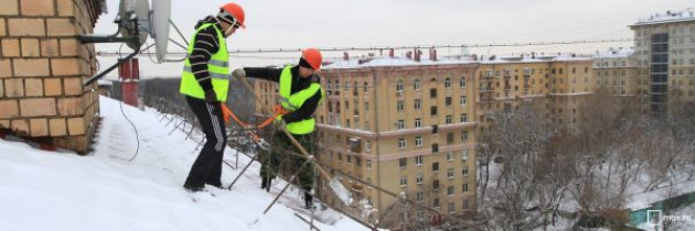 Требования безопасности при нахождении рядом со зданием и на его крыше в зимний период