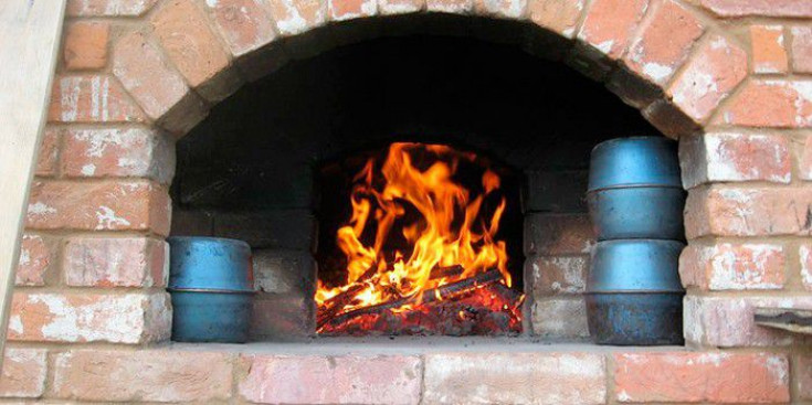 Как правильно топить печь дровами и углем