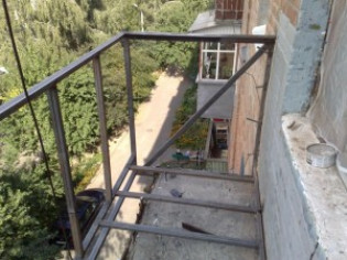 Варианты балконов с выносом