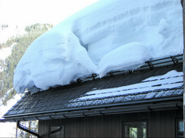Как крепить снегозадержатели на металлочерепицу?