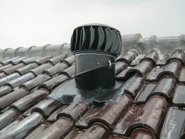 Правила установки вентиляционной трубы на крыше
