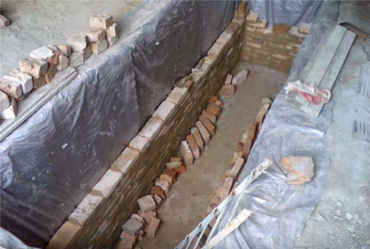 Погреб на даче из кирпича (под хозблоком)