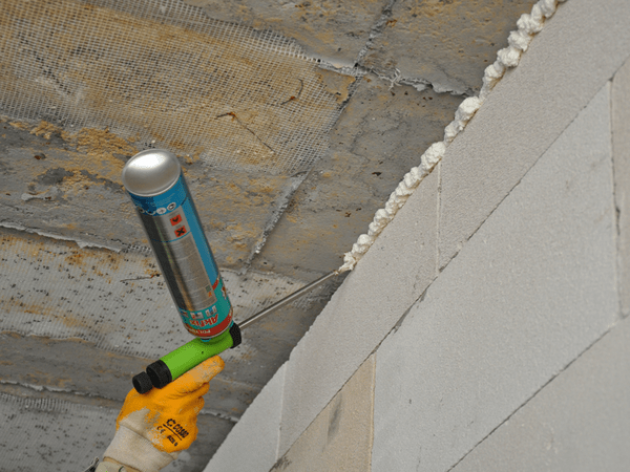 Стык между стеной и потолком: выбираем материал