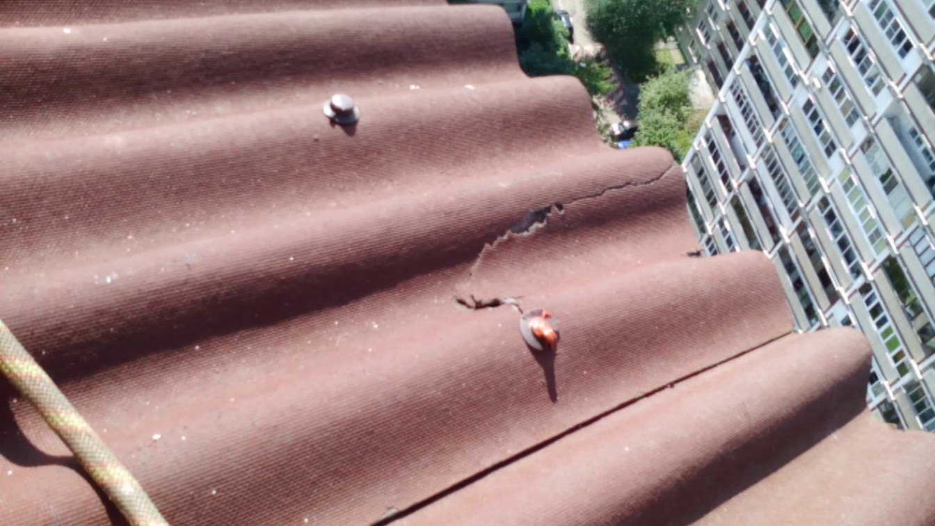 Остекление балконов с крышей