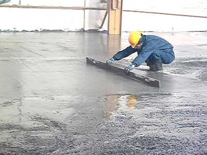 Как изолировать бетонный пол