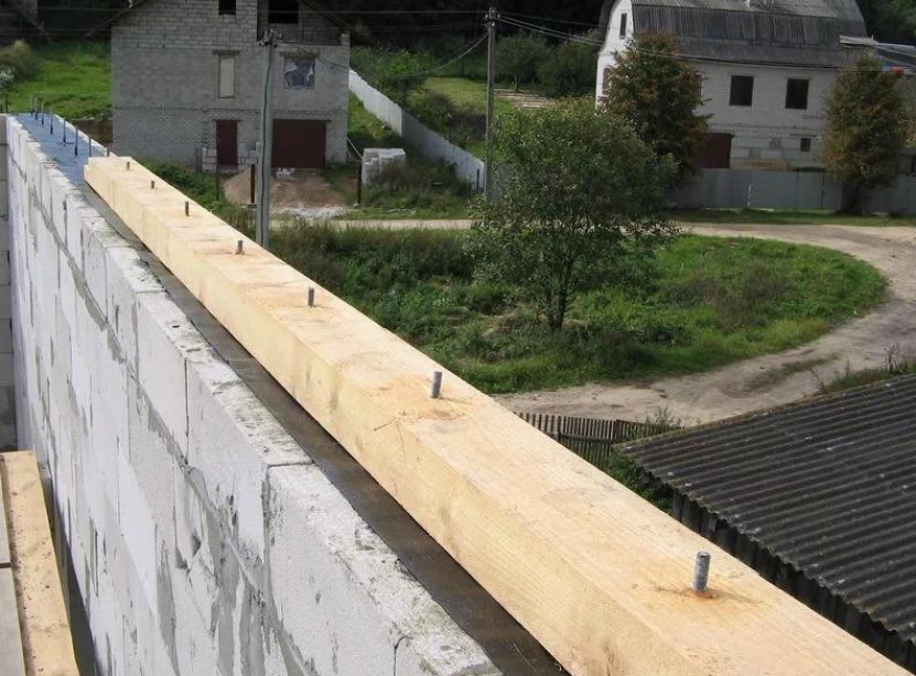 Особенности строительства крыш с углом